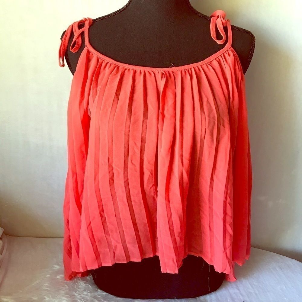 ⚜️Poof Couture Top⚜️6 For $25